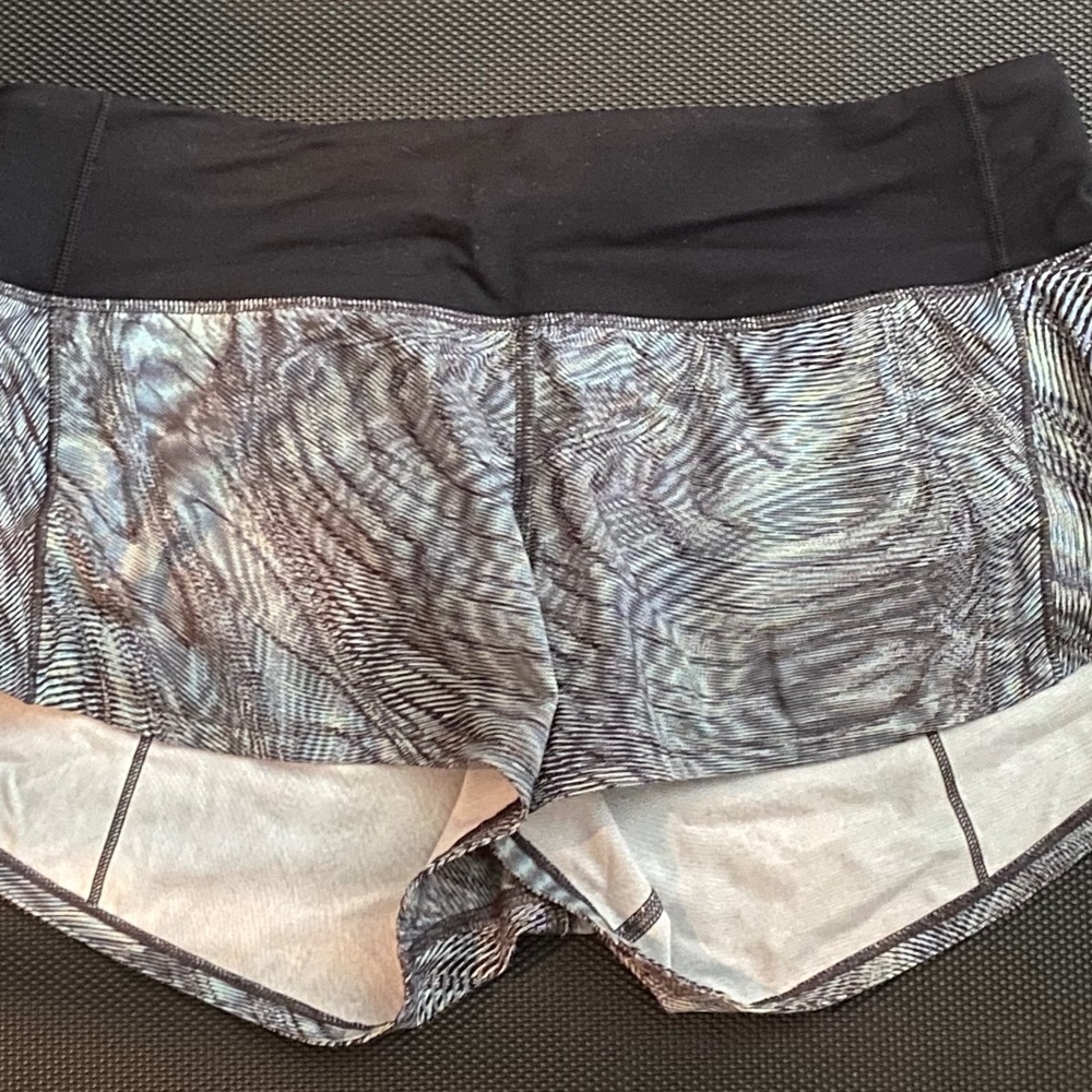 Lululemon speed up shorts 2.5”